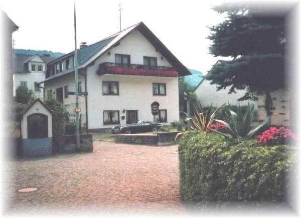 Hotel Mosel-Gästehaus Kirch Ernst Exterior foto